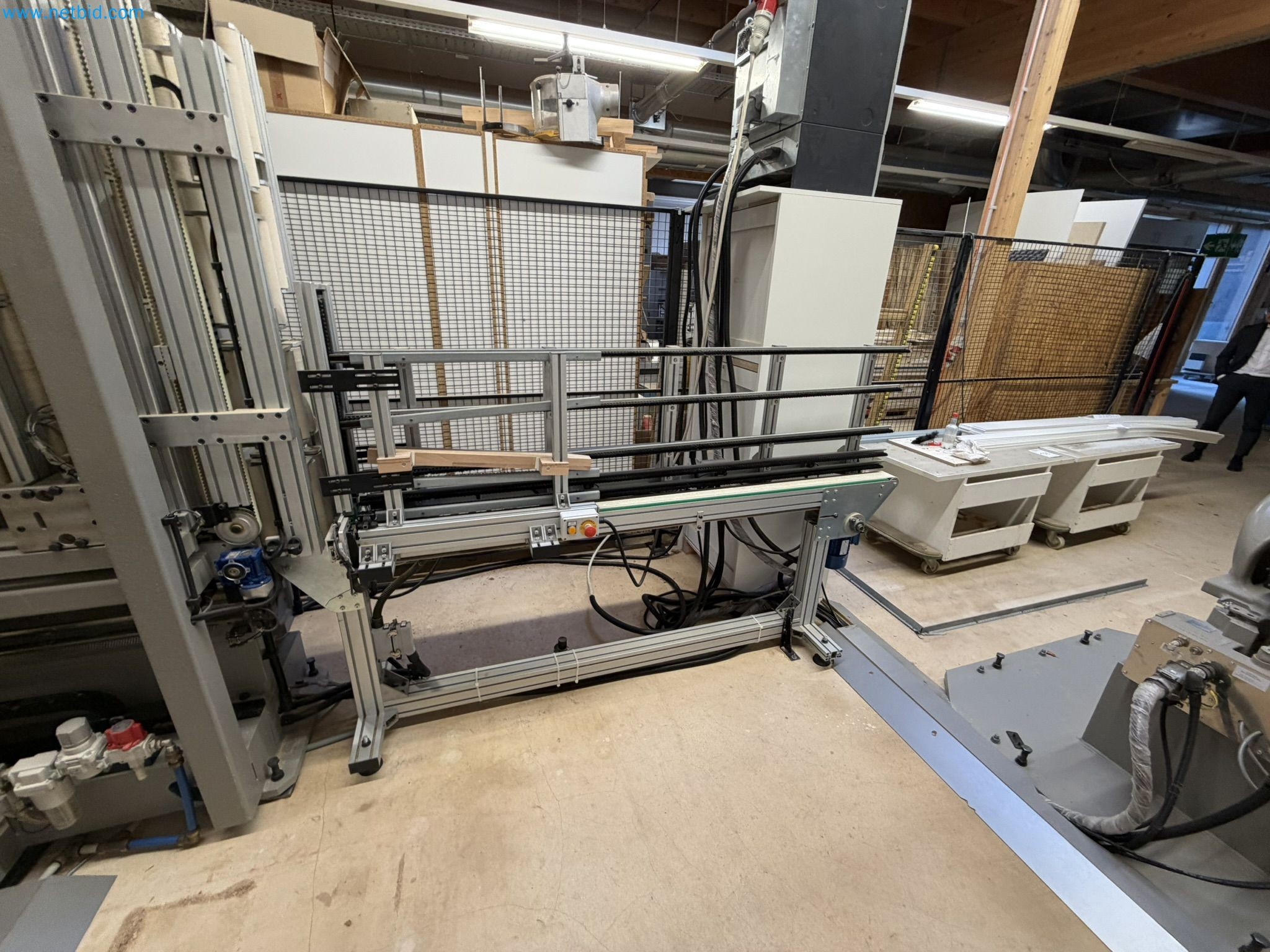 For sale due to insolvency. First-class longitudinal machining center with numerical control for modular furniture production with unloading robot-2