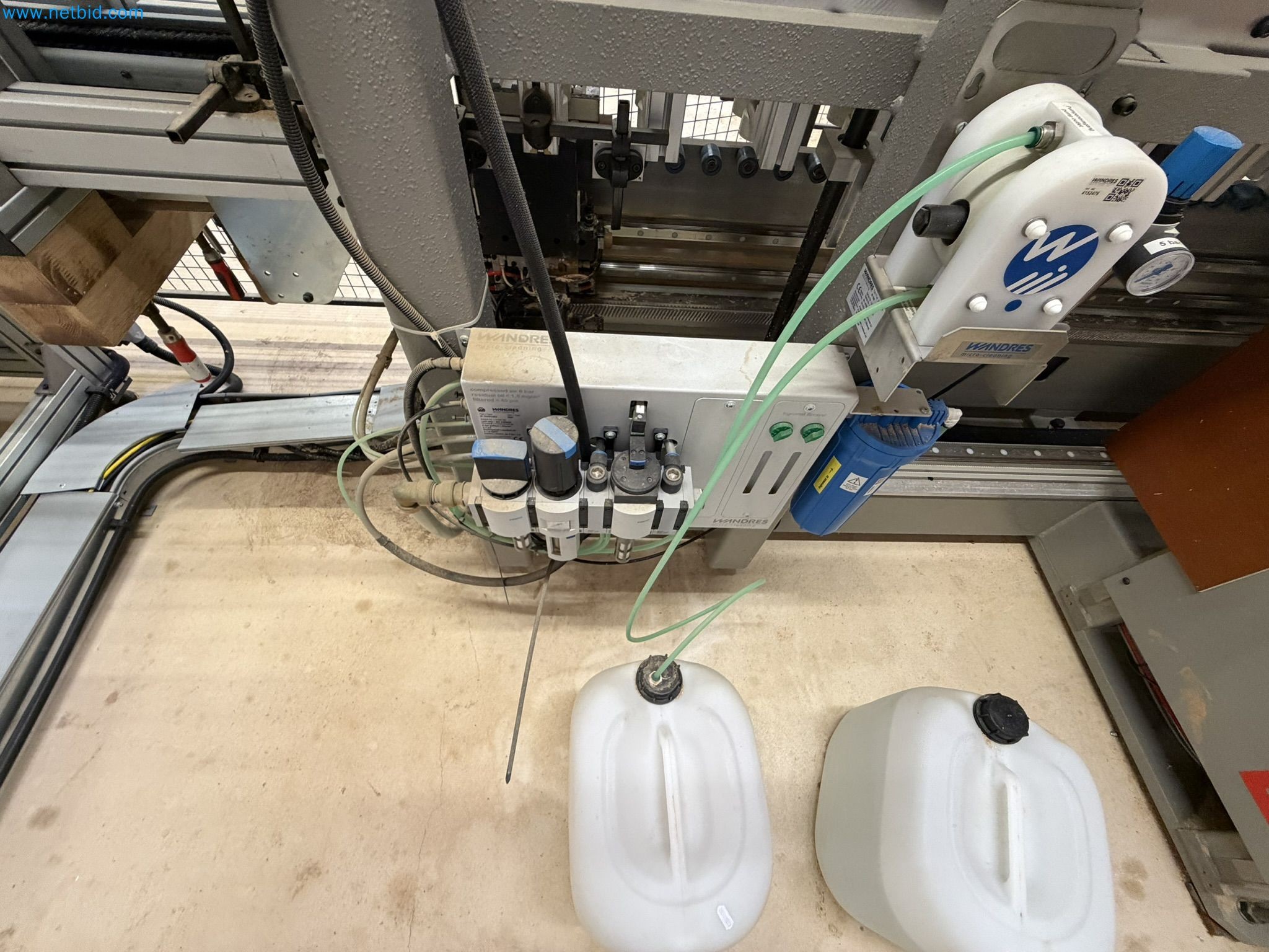 For sale due to insolvency. First-class longitudinal machining center with numerical control for modular furniture production with unloading robot-30