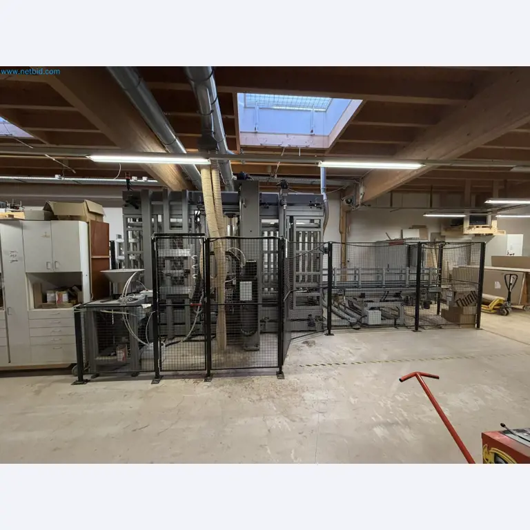 For sale due to insolvency. First-class longitudinal machining center with numerical control for modular furniture production with unloading robot-31