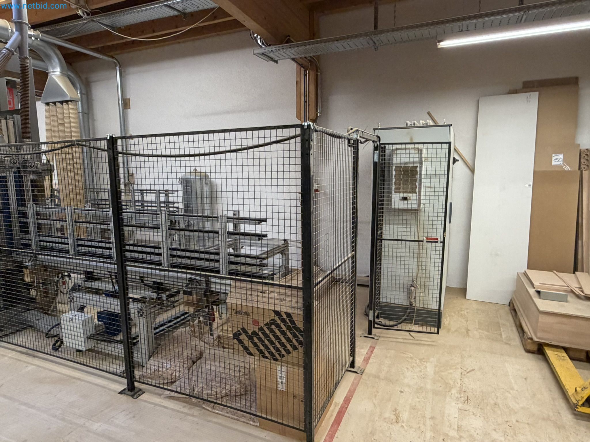 For sale due to insolvency. First-class longitudinal machining center with numerical control for modular furniture production with unloading robot-33