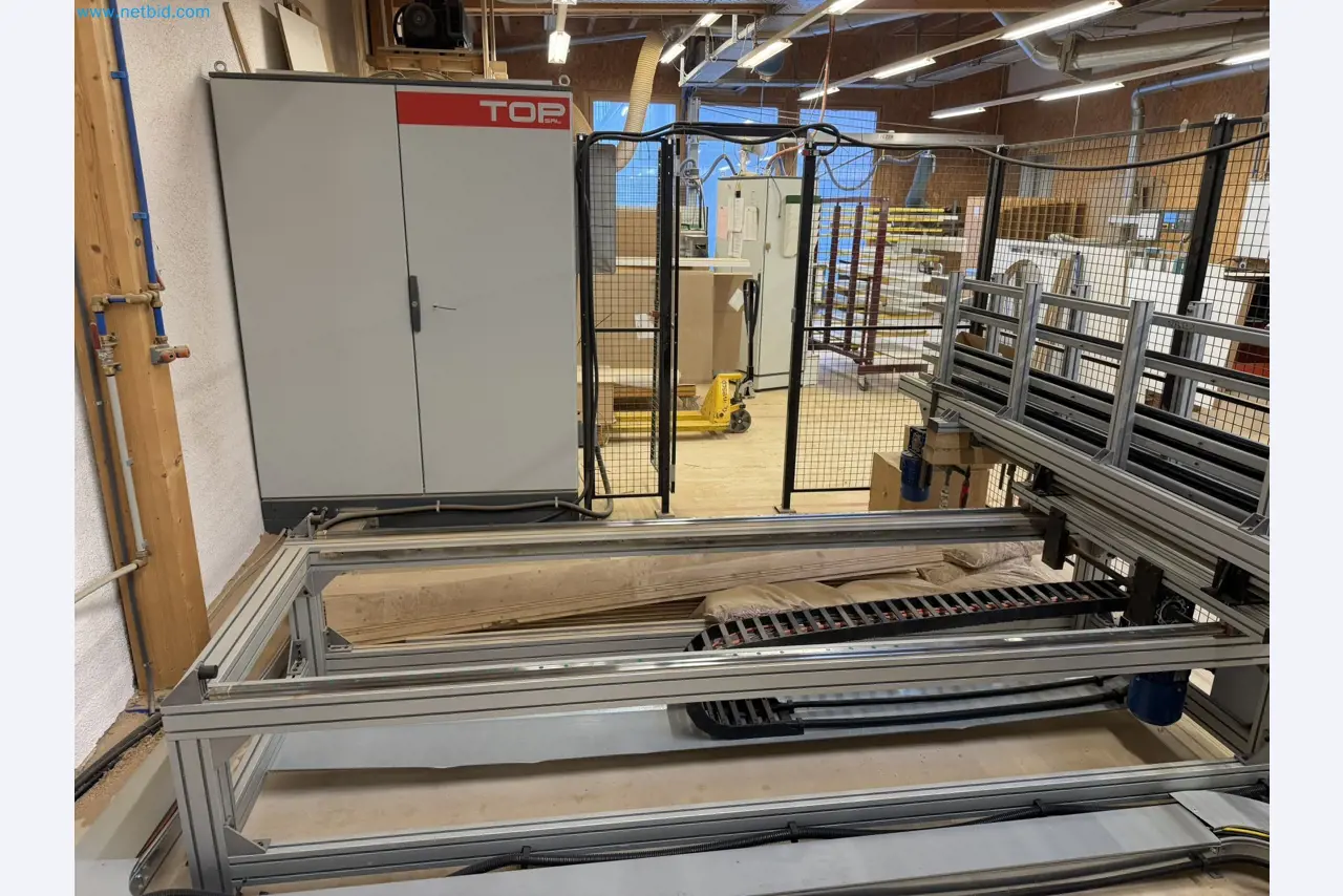 For sale due to insolvency. First-class longitudinal machining center with numerical control for modular furniture production with unloading robot-37