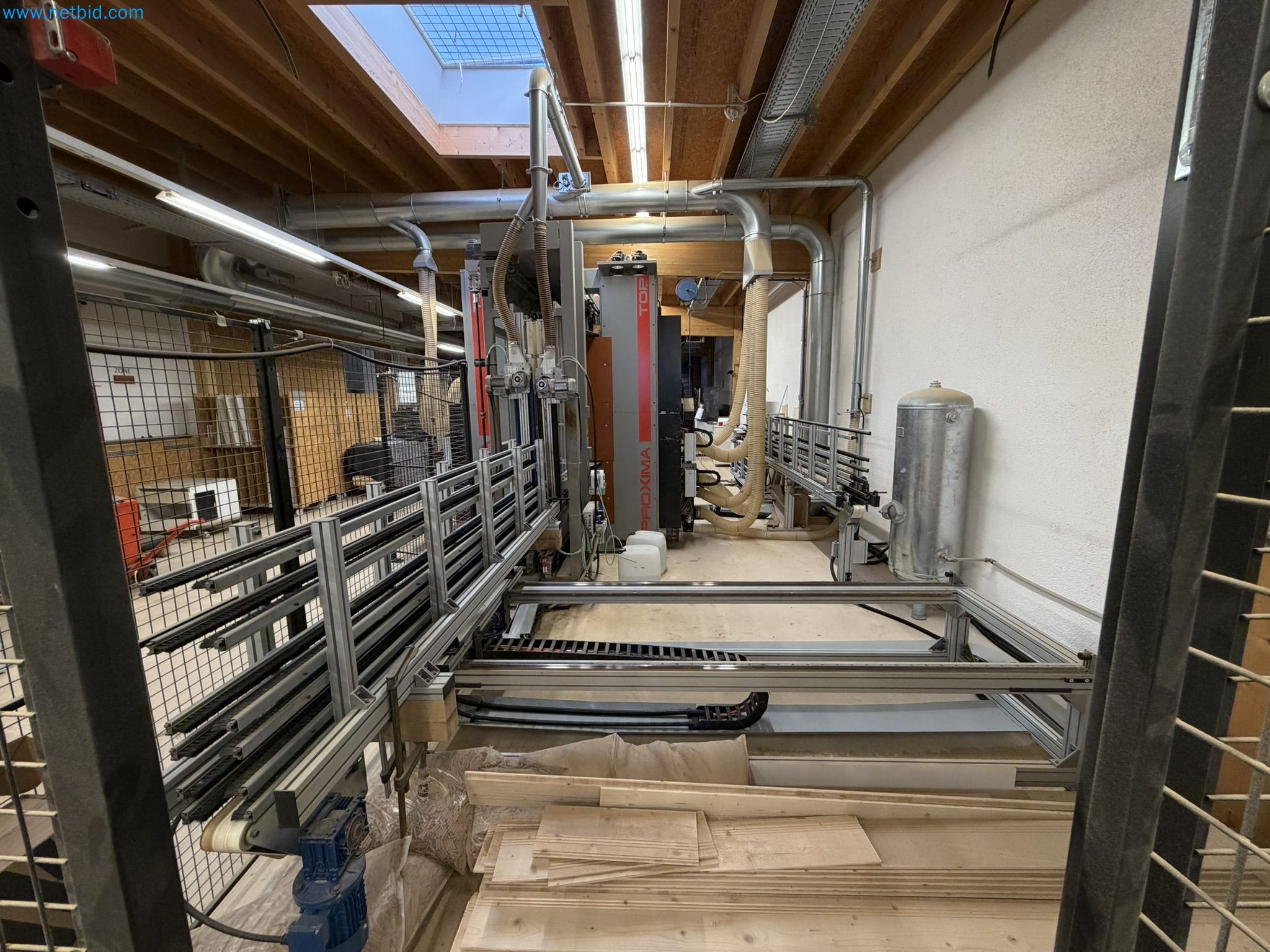 For sale due to insolvency. First-class longitudinal machining center with numerical control for modular furniture production with unloading robot-38