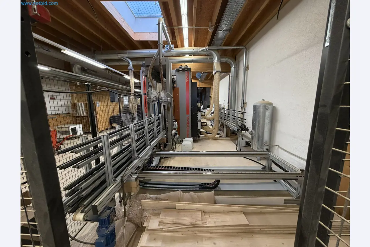 For sale due to insolvency. First-class longitudinal machining center with numerical control for modular furniture production with unloading robot-38