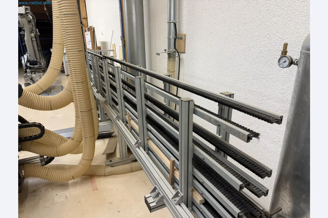 For sale due to insolvency. First-class longitudinal machining center with numerical control for modular furniture production with unloading robot-39