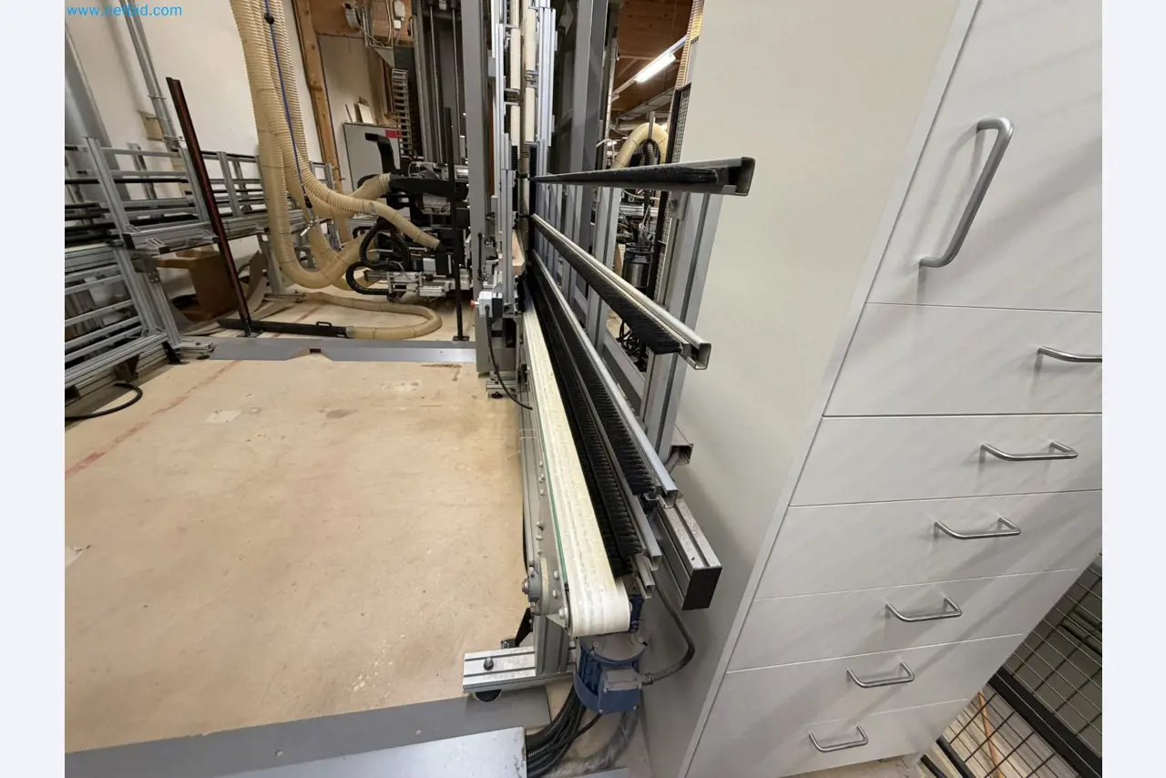 For sale due to insolvency. First-class longitudinal machining center with numerical control for modular furniture production with unloading robot-3