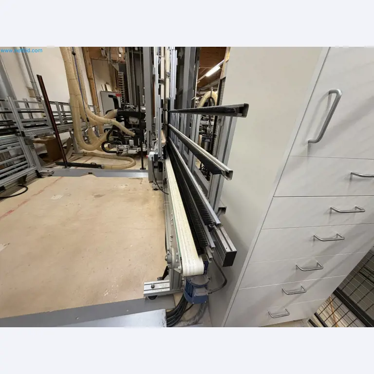 For sale due to insolvency. First-class longitudinal machining center with numerical control for modular furniture production with unloading robot-3