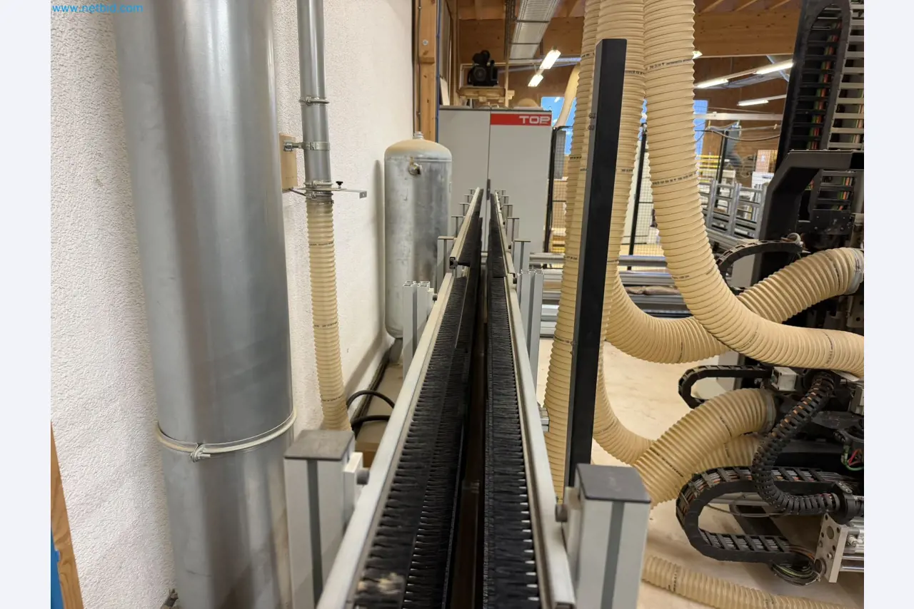 For sale due to insolvency. First-class longitudinal machining center with numerical control for modular furniture production with unloading robot-40