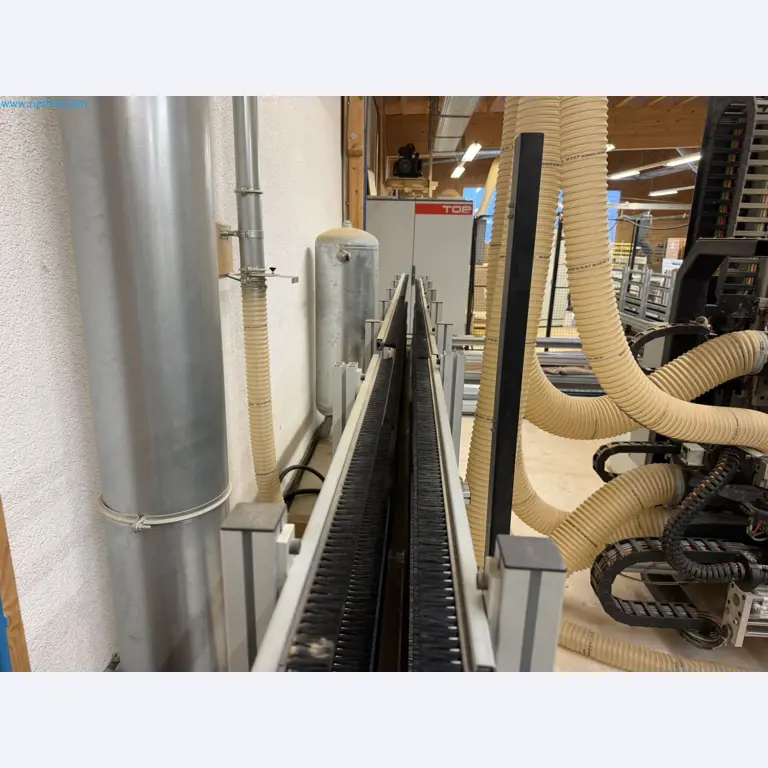 For sale due to insolvency. First-class longitudinal machining center with numerical control for modular furniture production with unloading robot-40