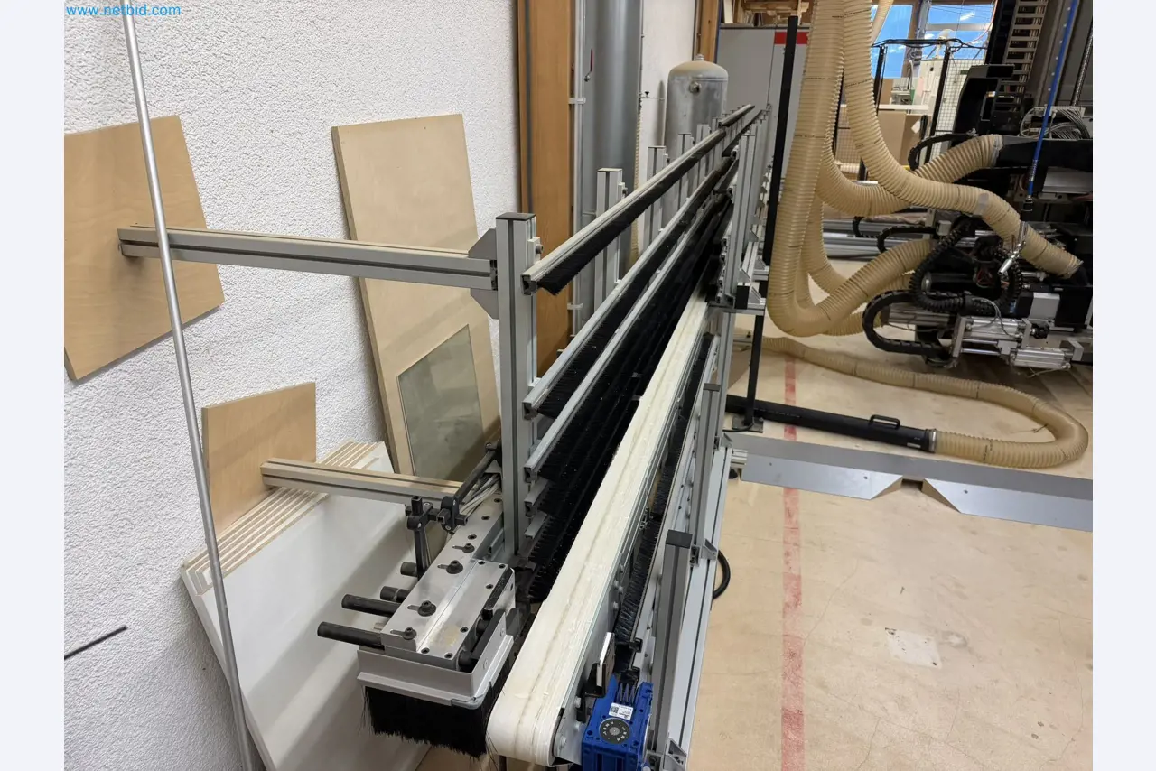 For sale due to insolvency. First-class longitudinal machining center with numerical control for modular furniture production with unloading robot-41