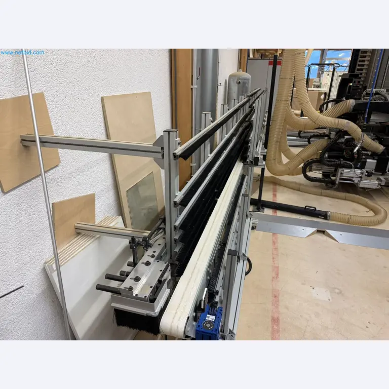 For sale due to insolvency. First-class longitudinal machining center with numerical control for modular furniture production with unloading robot-41