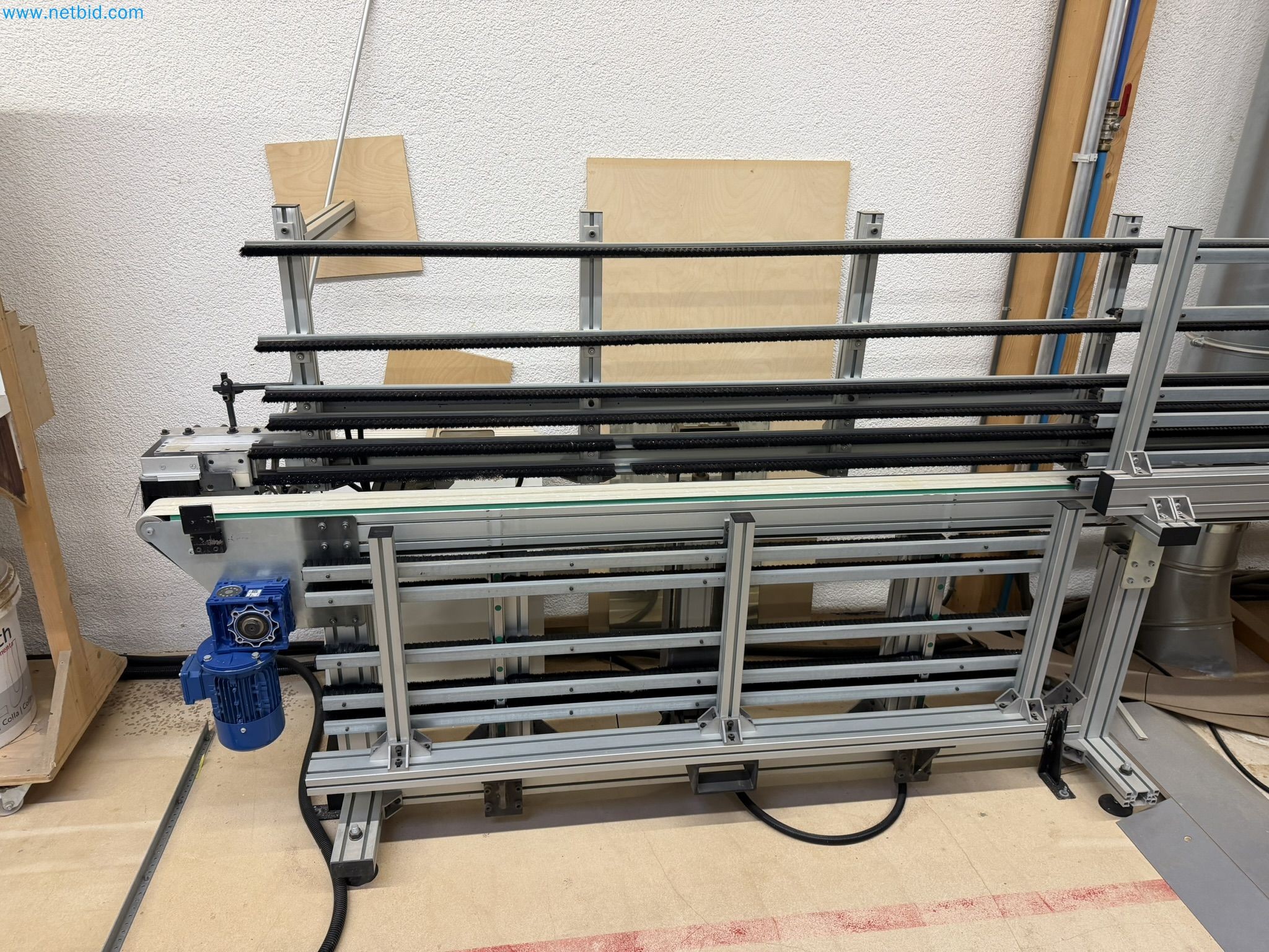 For sale due to insolvency. First-class longitudinal machining center with numerical control for modular furniture production with unloading robot-42