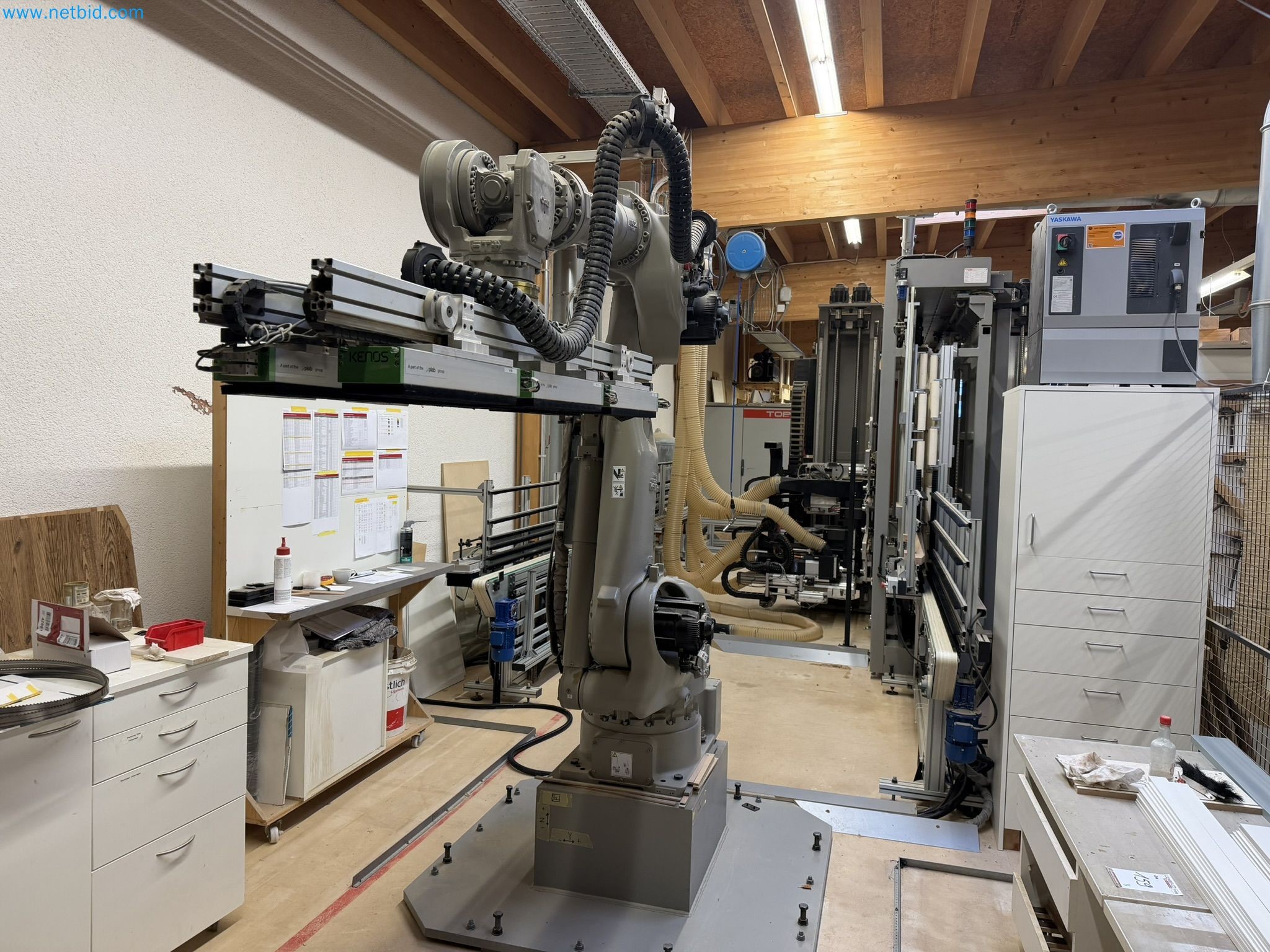 For sale due to insolvency. First-class longitudinal machining center with numerical control for modular furniture production with unloading robot-43