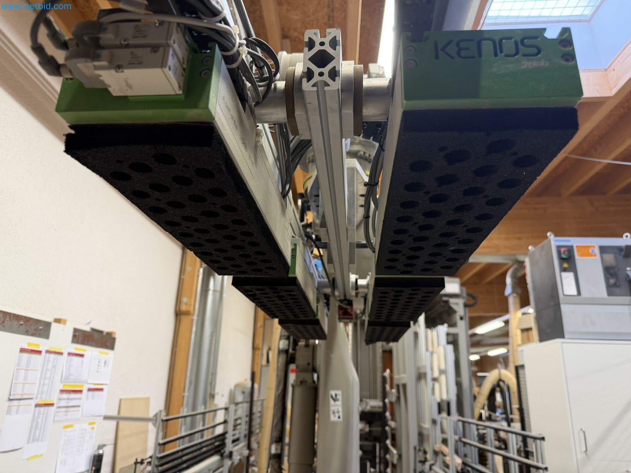 For sale due to insolvency. First-class longitudinal machining center with numerical control for modular furniture production with unloading robot-44