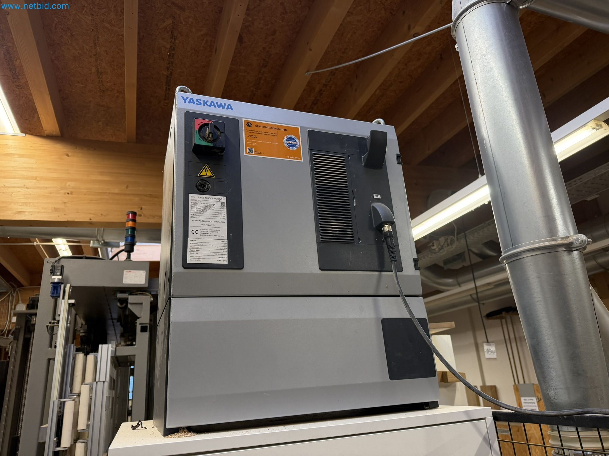 For sale due to insolvency. First-class longitudinal machining center with numerical control for modular furniture production with unloading robot-45