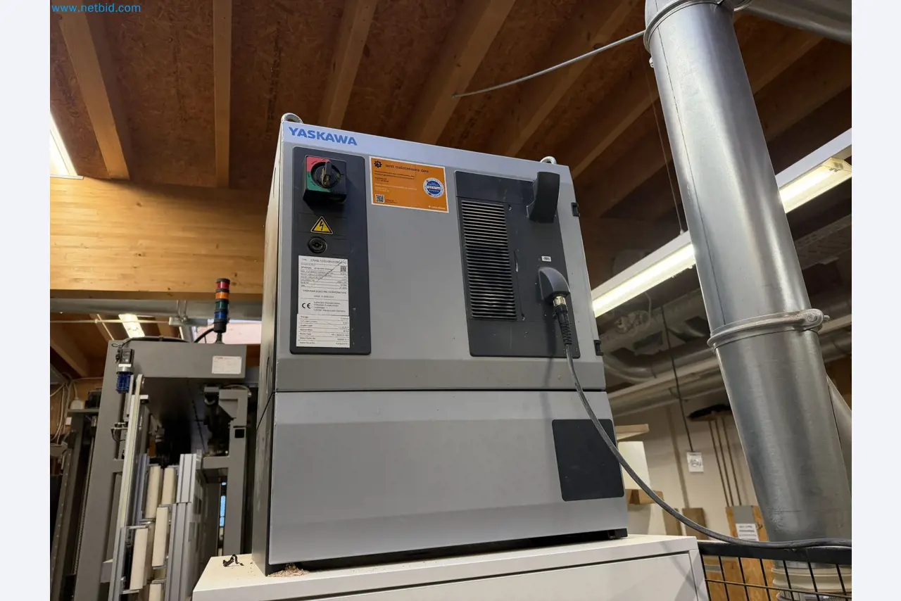 For sale due to insolvency. First-class longitudinal machining center with numerical control for modular furniture production with unloading robot-45