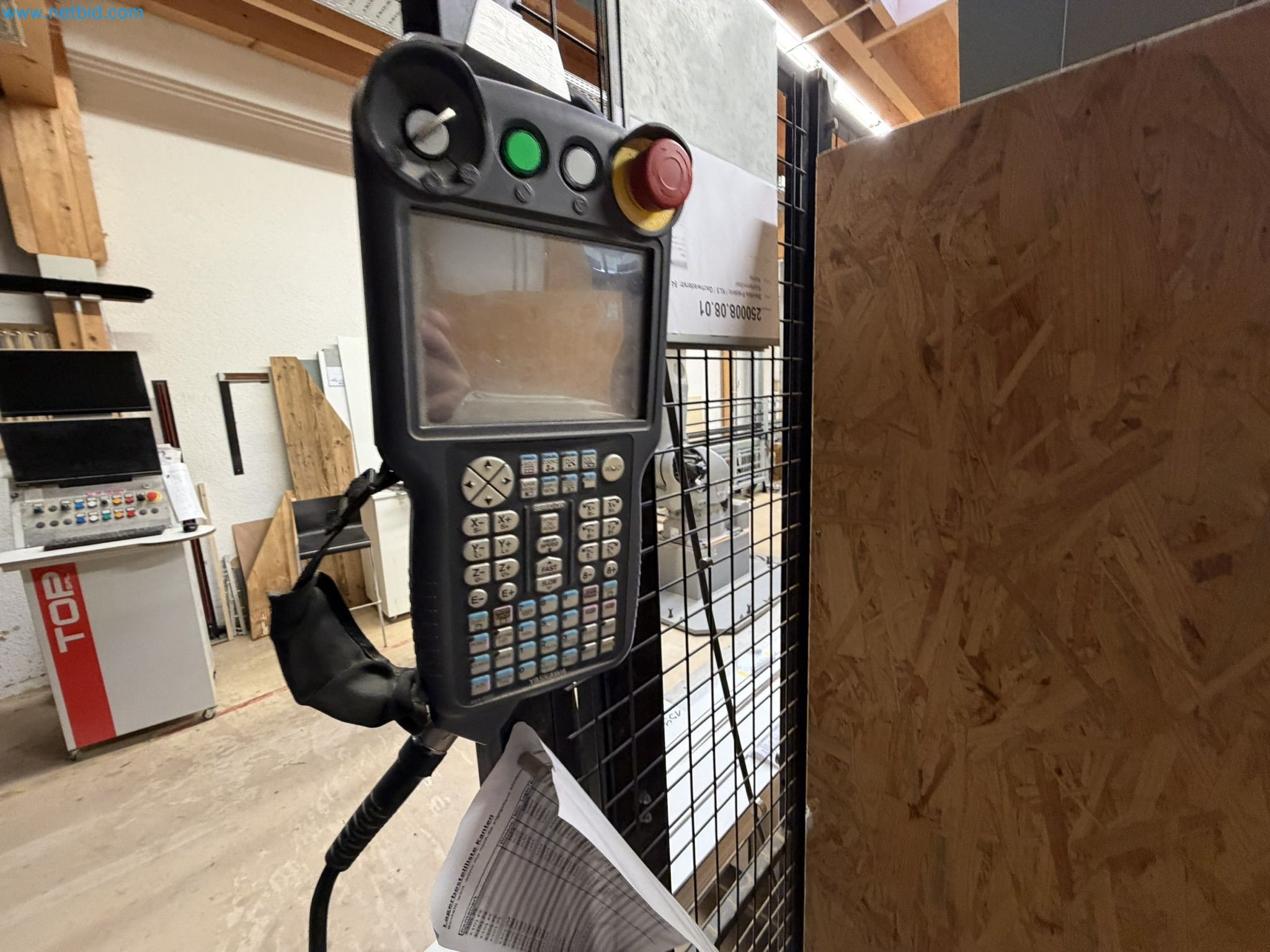 For sale due to insolvency. First-class longitudinal machining center with numerical control for modular furniture production with unloading robot-47