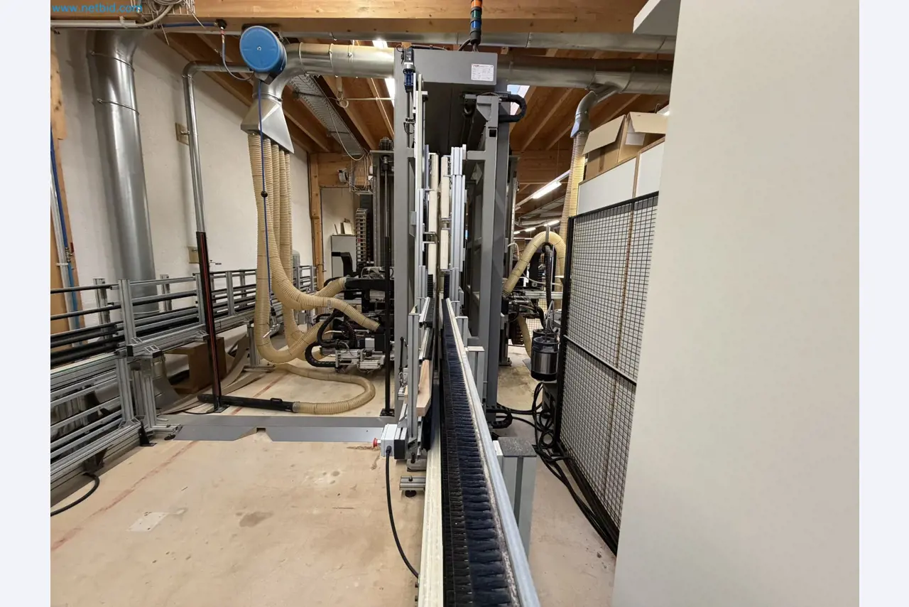 For sale due to insolvency. First-class longitudinal machining center with numerical control for modular furniture production with unloading robot-4