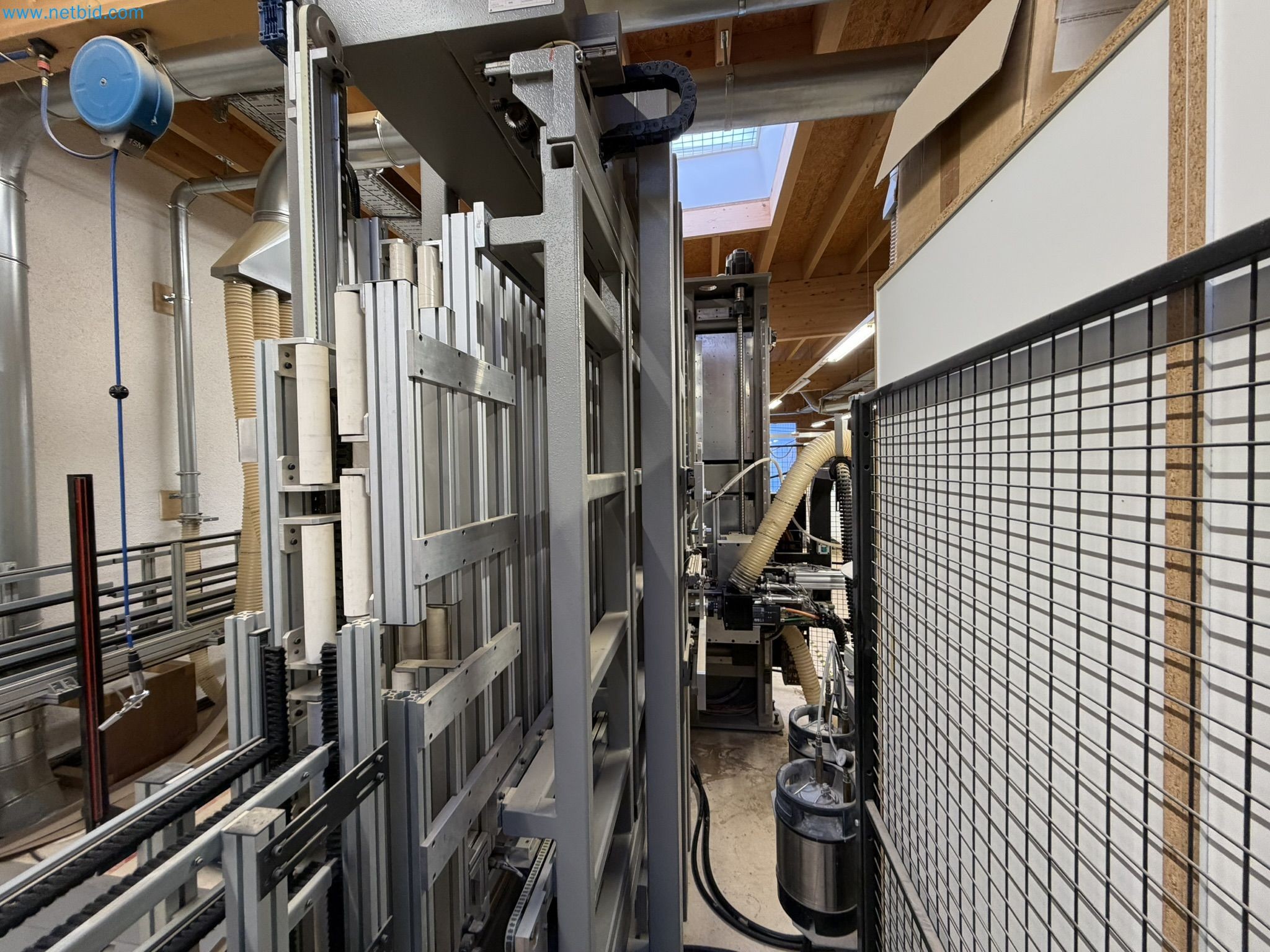 For sale due to insolvency. First-class longitudinal machining center with numerical control for modular furniture production with unloading robot-7