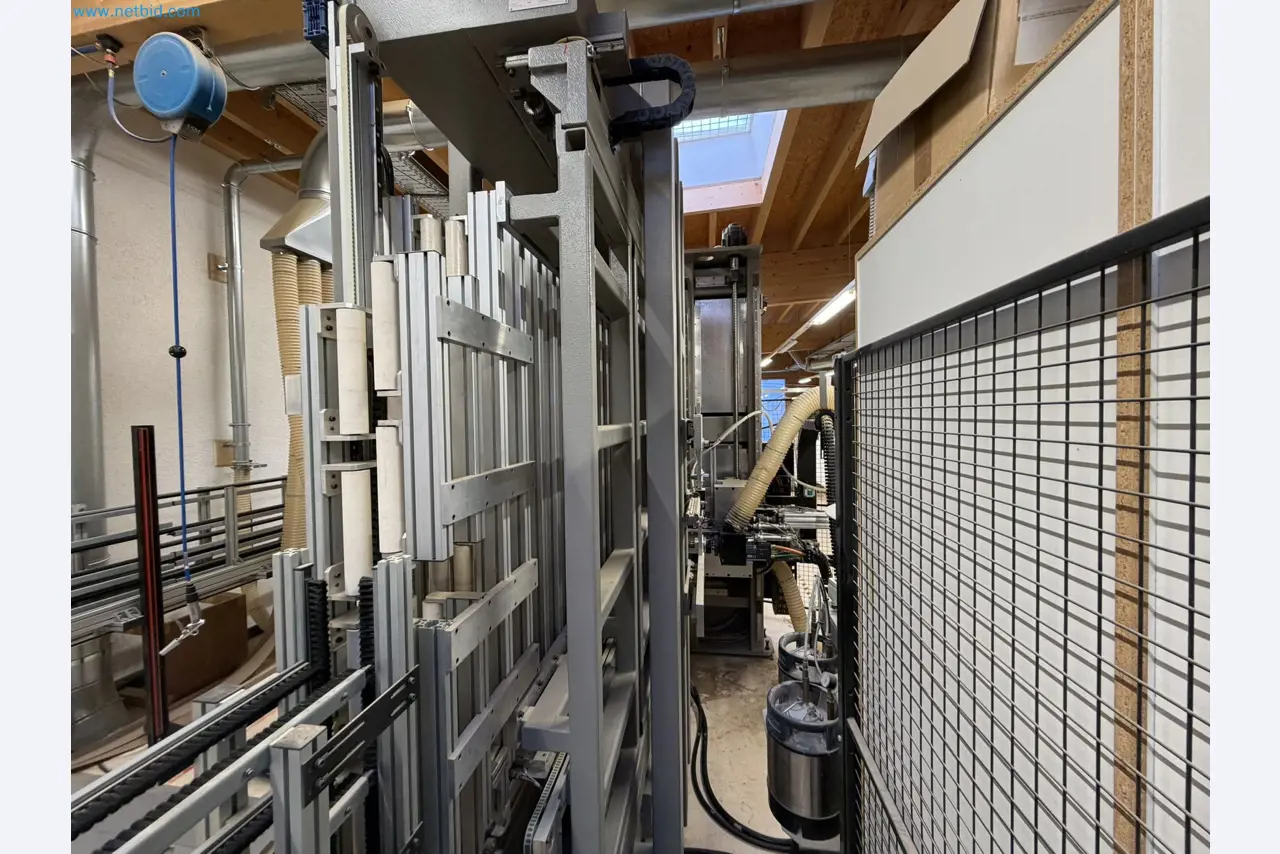 For sale due to insolvency. First-class longitudinal machining center with numerical control for modular furniture production with unloading robot-7