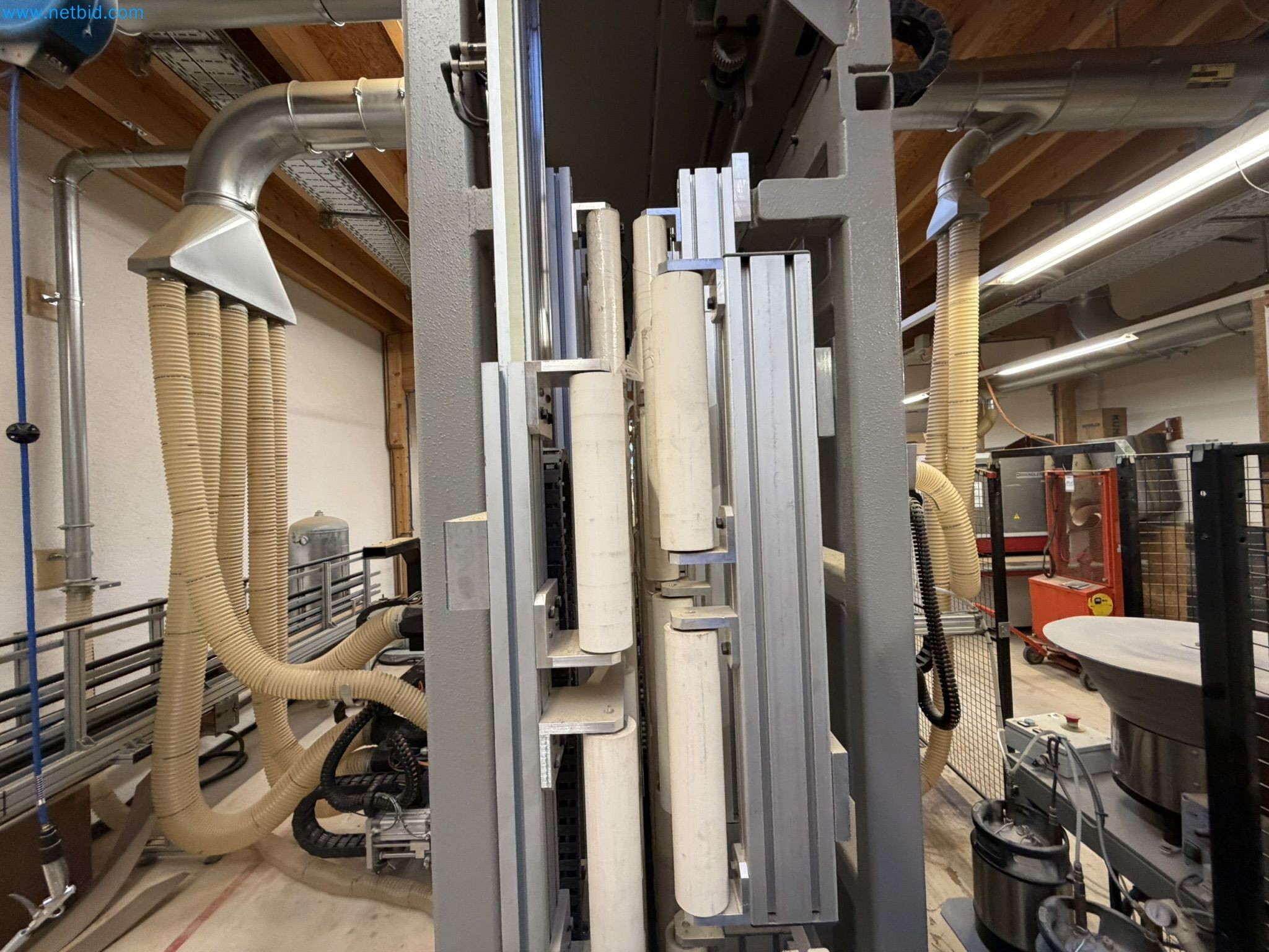 For sale due to insolvency. First-class longitudinal machining center with numerical control for modular furniture production with unloading robot-8