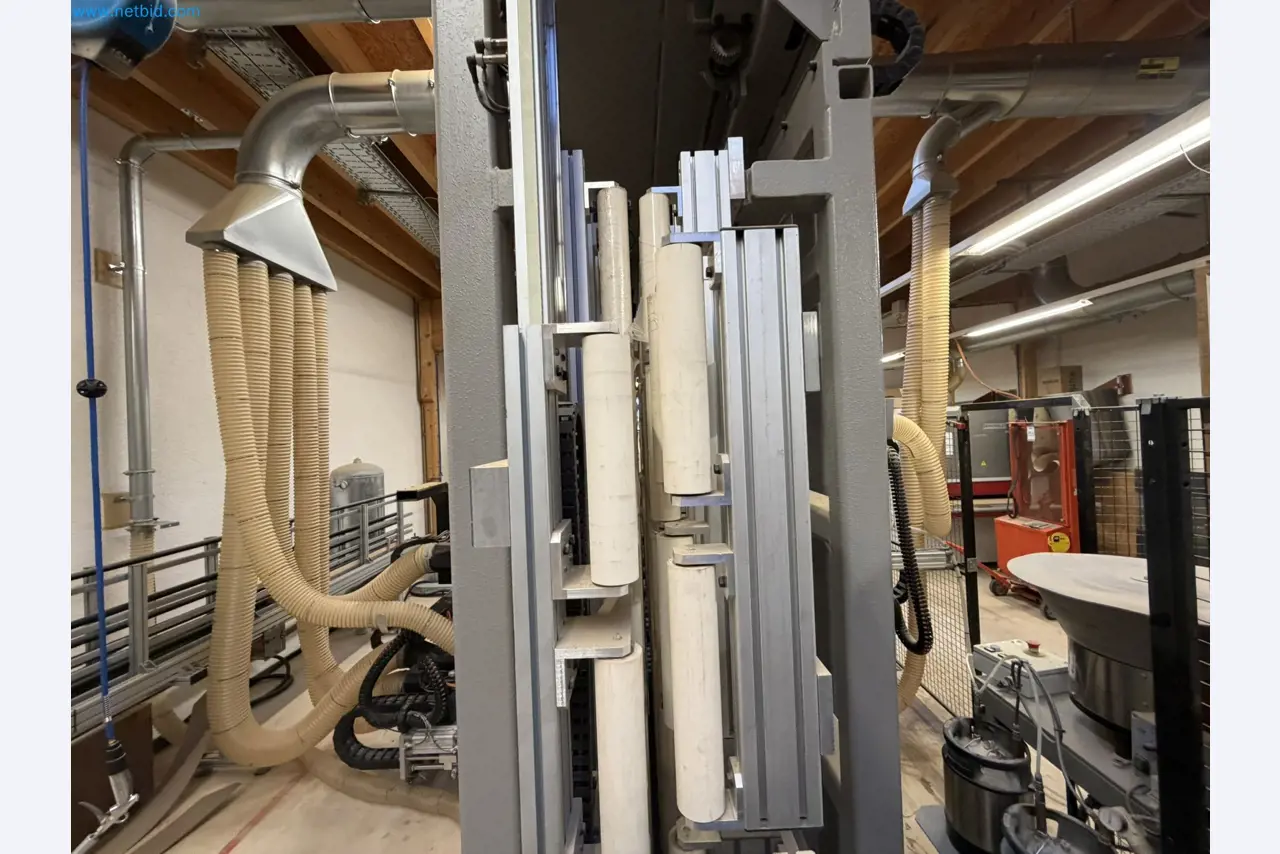 For sale due to insolvency. First-class longitudinal machining center with numerical control for modular furniture production with unloading robot-8