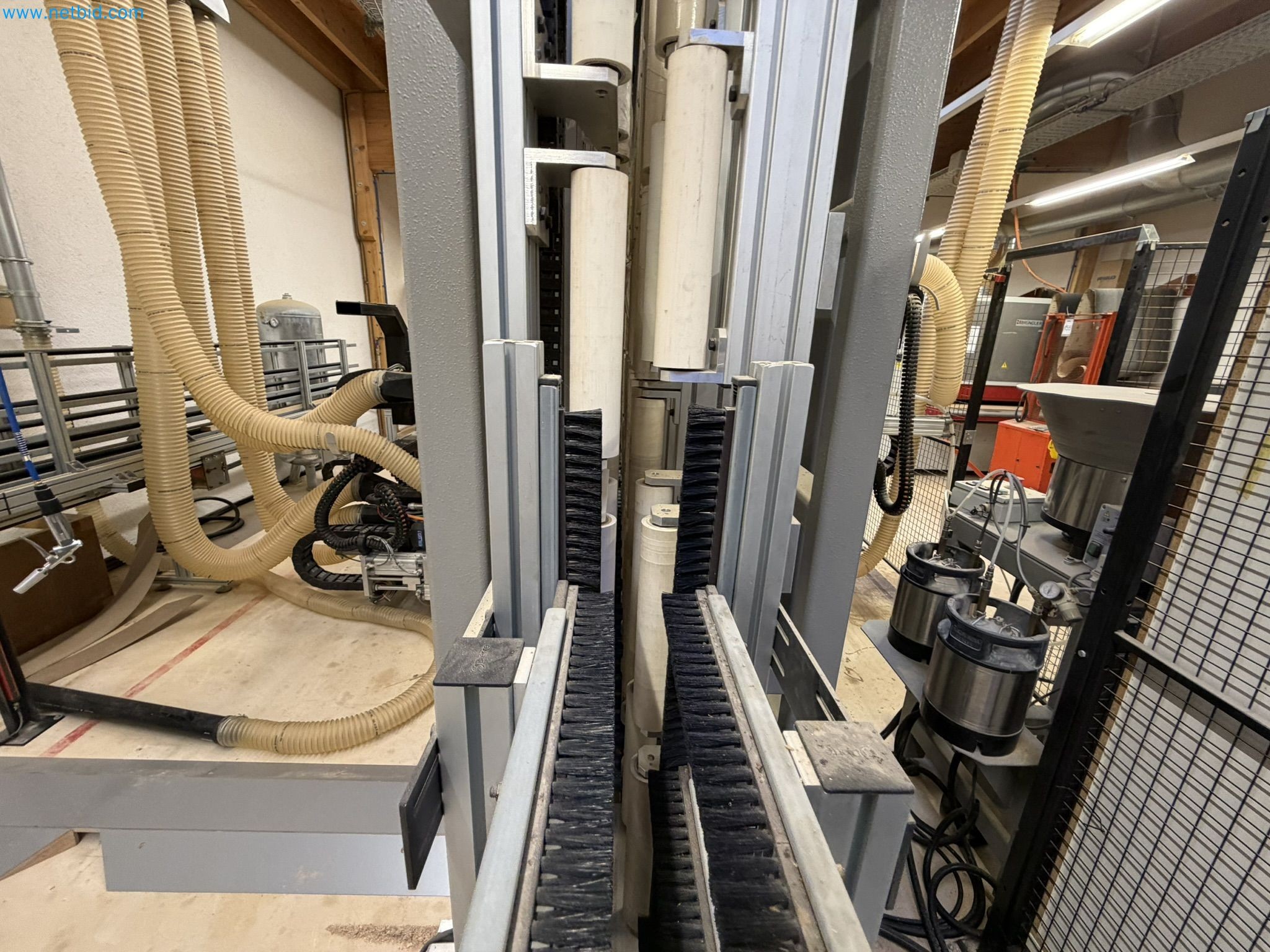 For sale due to insolvency. First-class longitudinal machining center with numerical control for modular furniture production with unloading robot-9