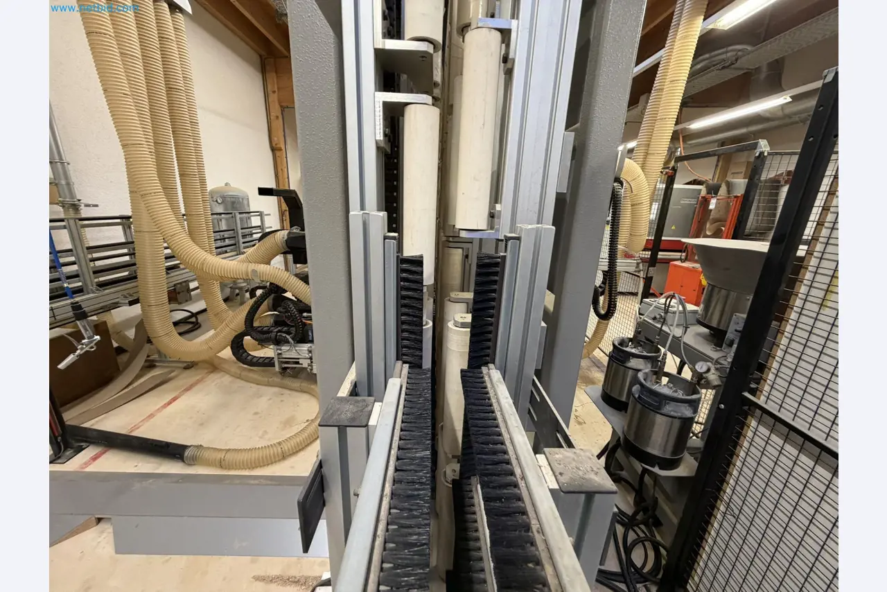 For sale due to insolvency. First-class longitudinal machining center with numerical control for modular furniture production with unloading robot-9