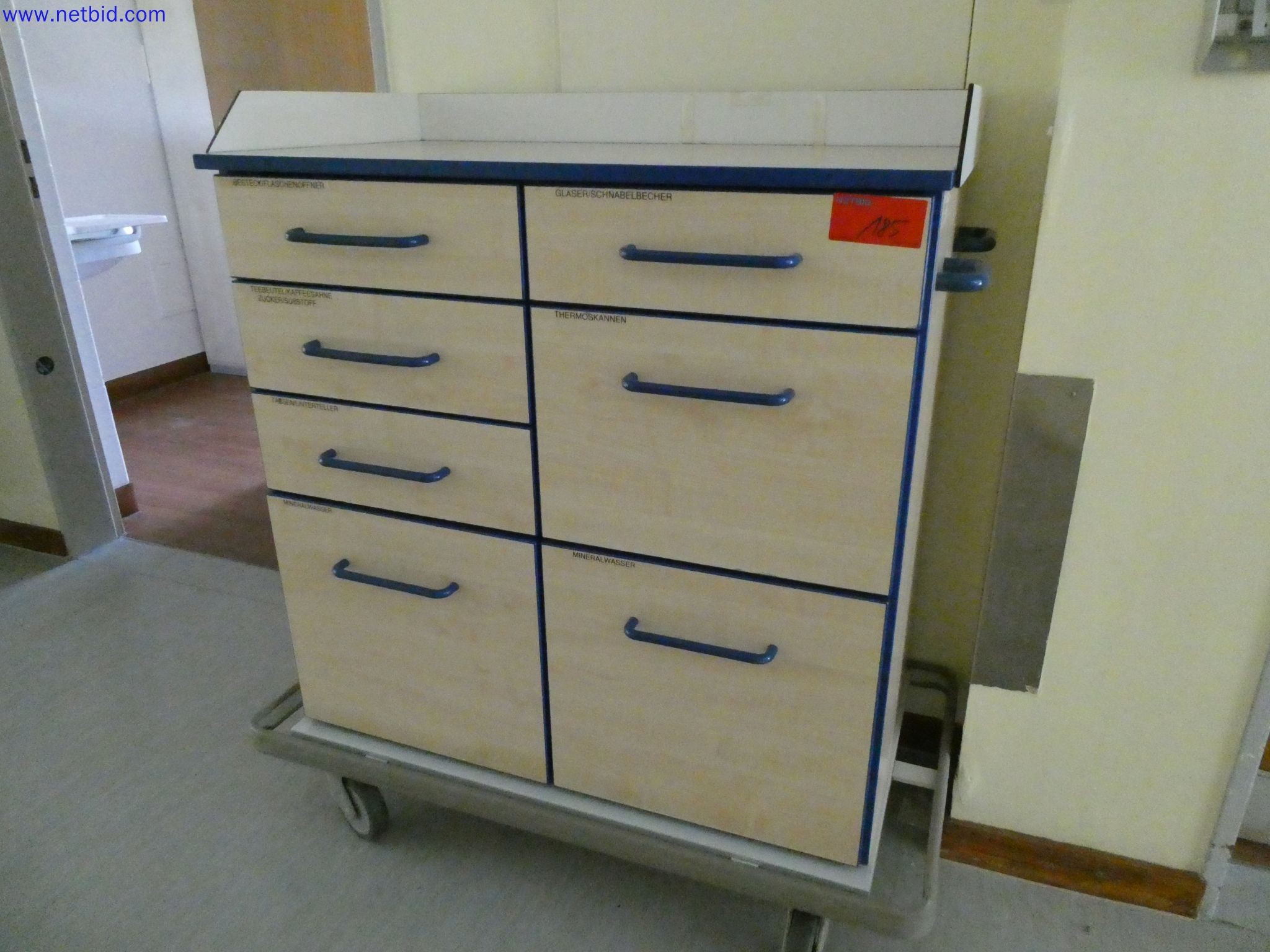 1 partia akcesoriów stacyjnych