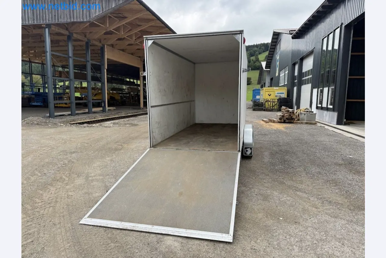 Passenger car tandem trailer Hapert SAPPHIRE TA/C39B/302 and passenger car plateau tandem trailer Eduard P4-10