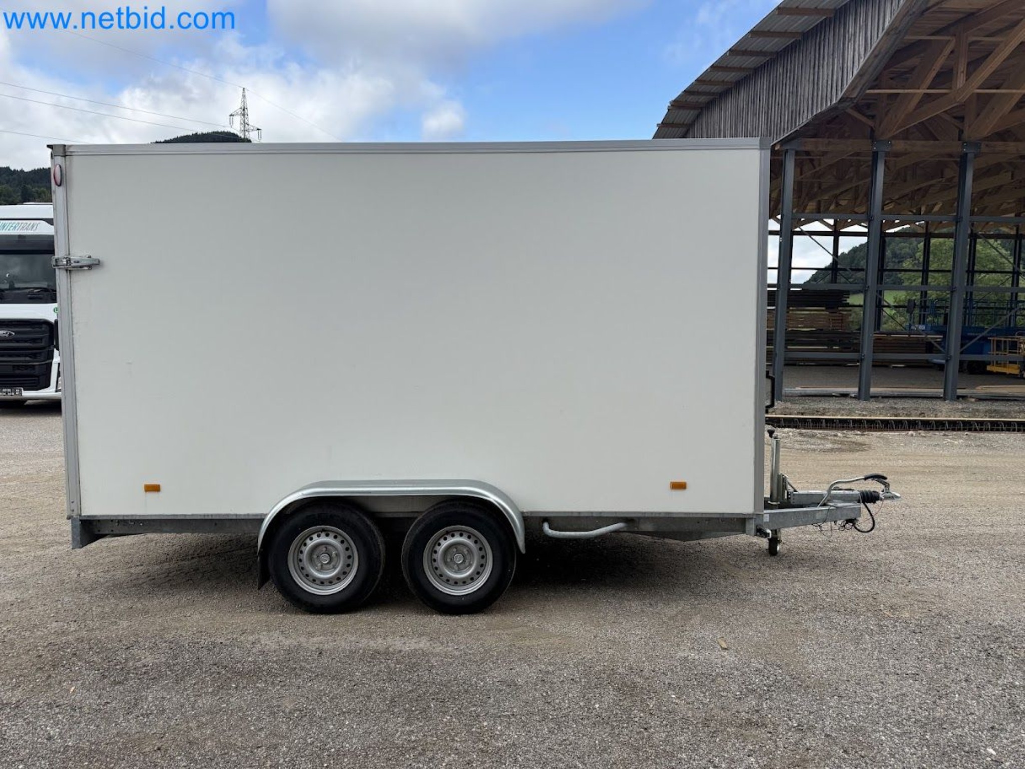 PKW Tandemanhänger Hapert SAPPHIRE TA/C39B/302 und PKW Plateau-Tandemanhänger Eduard P4-12