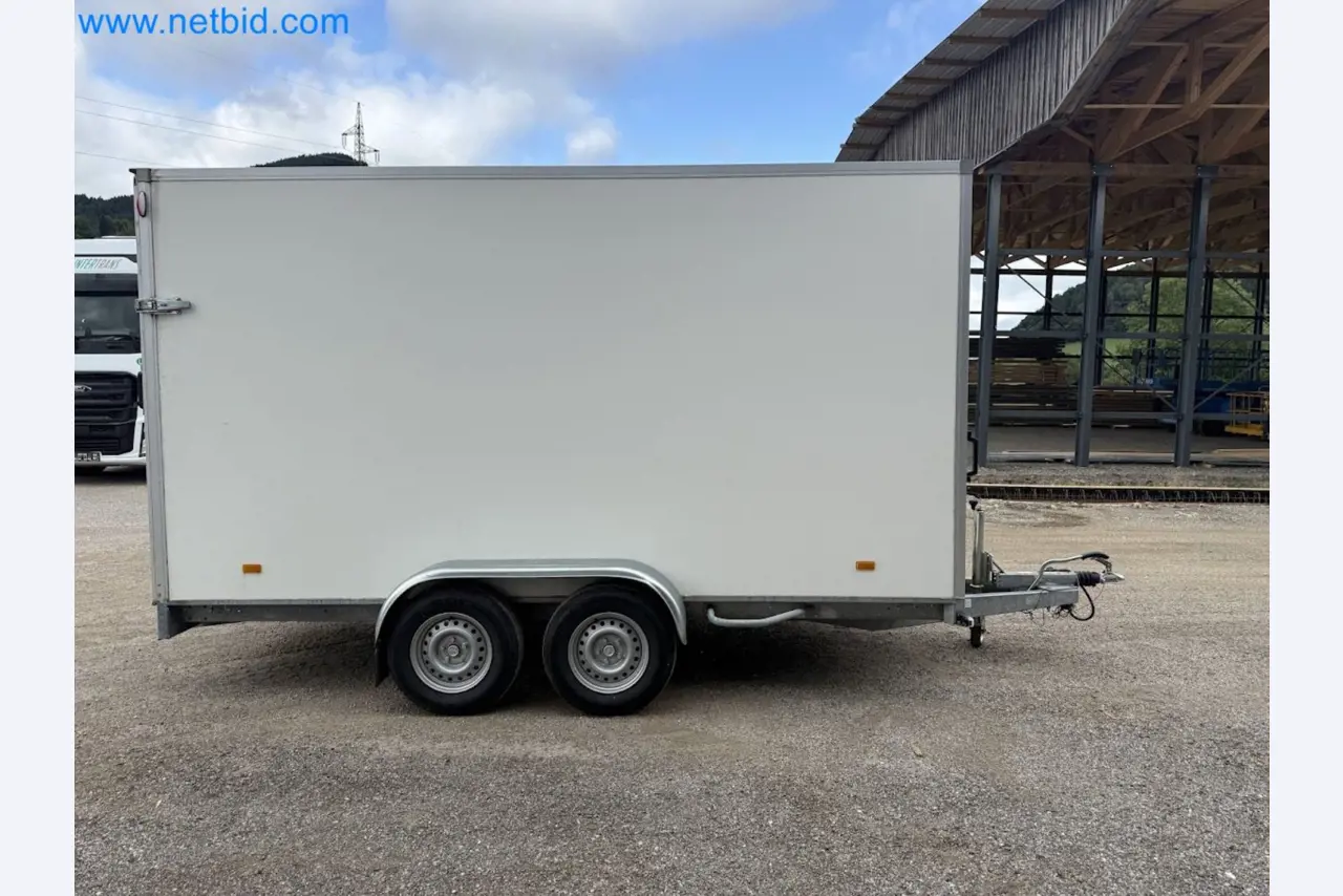 Passenger car tandem trailer Hapert SAPPHIRE TA/C39B/302 and passenger car plateau tandem trailer Eduard P4-12