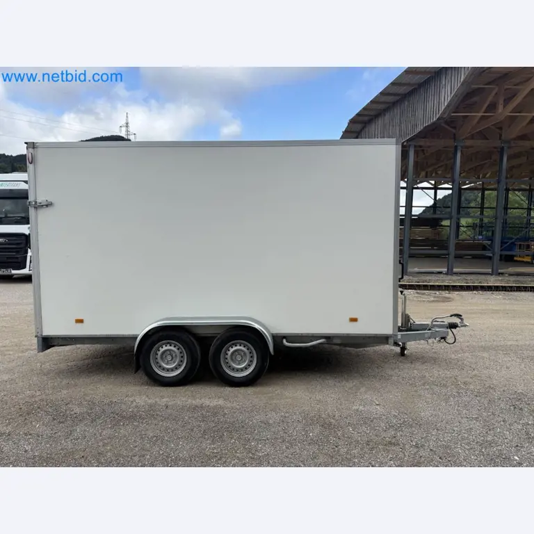 Passenger car tandem trailer Hapert SAPPHIRE TA/C39B/302 and passenger car plateau tandem trailer Eduard P4-12