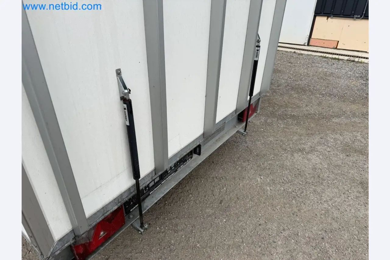 Passenger car tandem trailer Hapert SAPPHIRE TA/C39B/302 and passenger car plateau tandem trailer Eduard P4-16