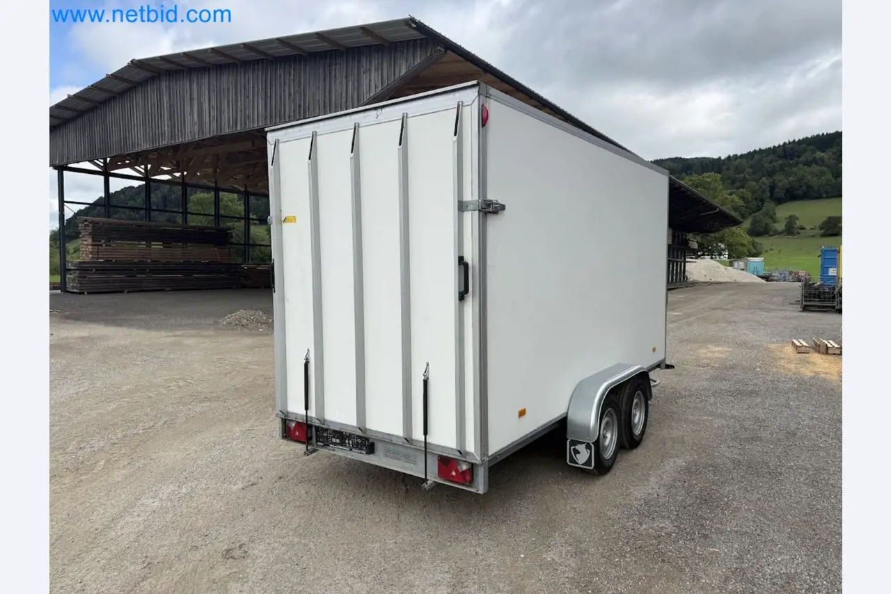 Passenger car tandem trailer Hapert SAPPHIRE TA/C39B/302 and passenger car plateau tandem trailer Eduard P4-17