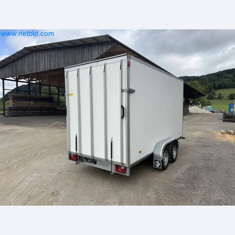 Passenger car tandem trailer Hapert SAPPHIRE TA/C39B/302 and passenger car plateau tandem trailer Eduard P4-17