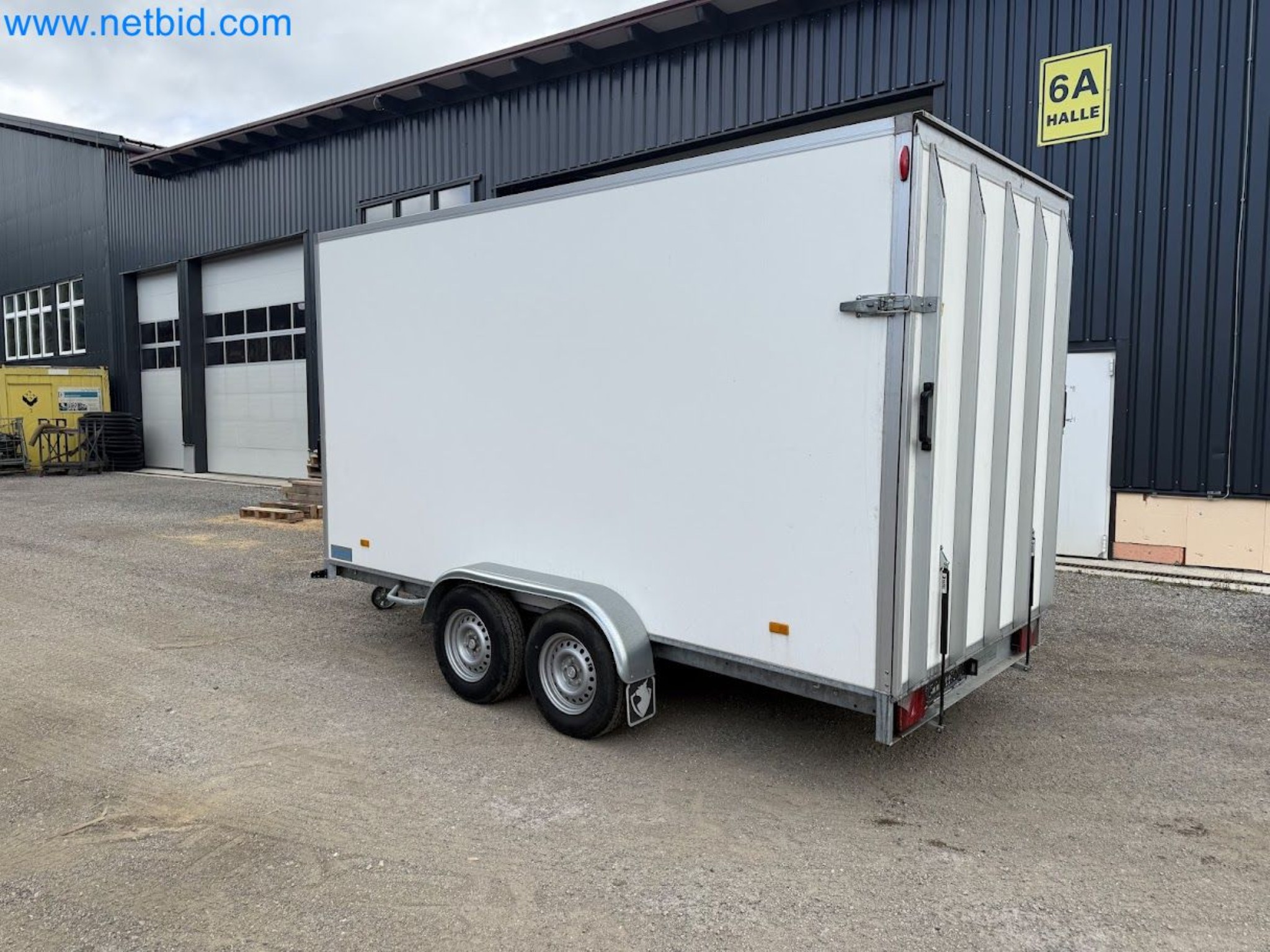 PKW Tandemanhänger Hapert SAPPHIRE TA/C39B/302 und PKW Plateau-Tandemanhänger Eduard P4-19