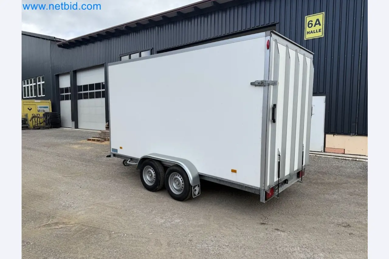 Passenger car tandem trailer Hapert SAPPHIRE TA/C39B/302 and passenger car plateau tandem trailer Eduard P4-19