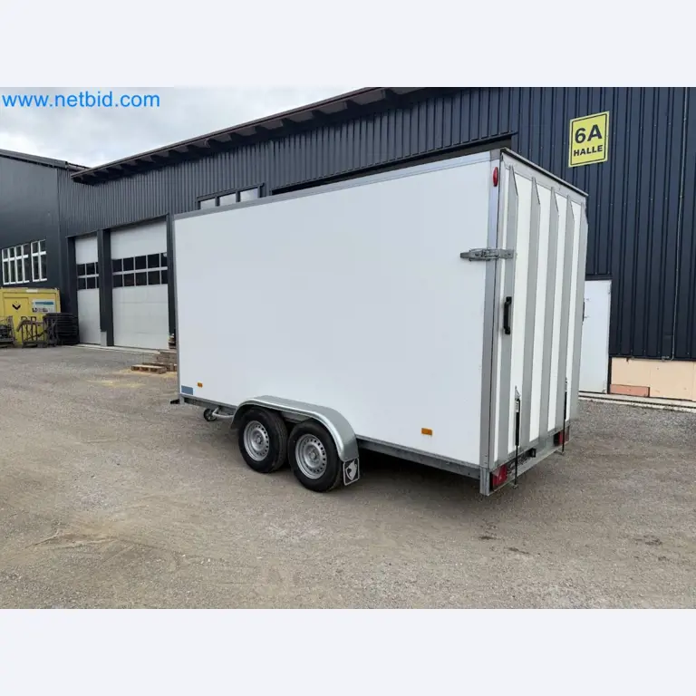 Passenger car tandem trailer Hapert SAPPHIRE TA/C39B/302 and passenger car plateau tandem trailer Eduard P4-19