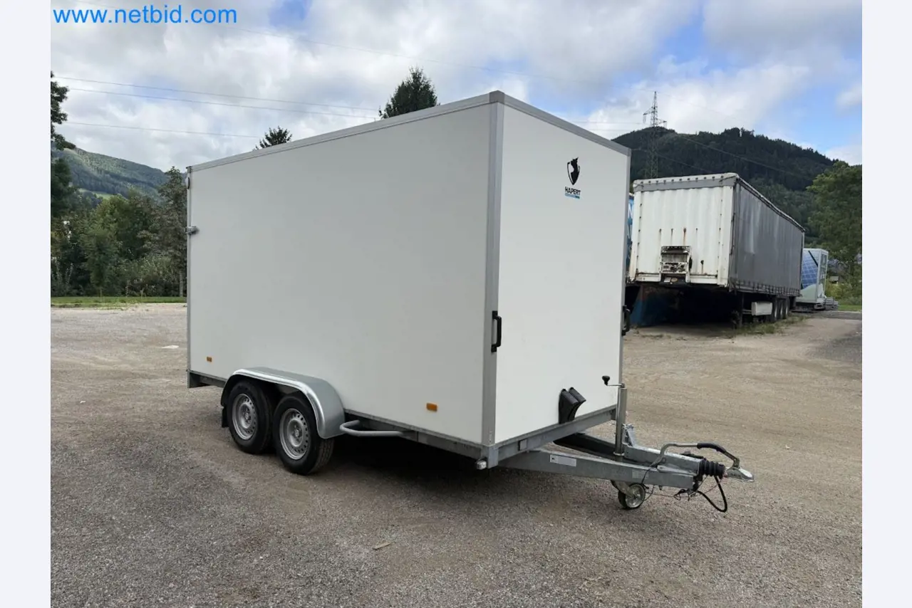 Passenger car tandem trailer Hapert SAPPHIRE TA/C39B/302 and passenger car plateau tandem trailer Eduard P4-1