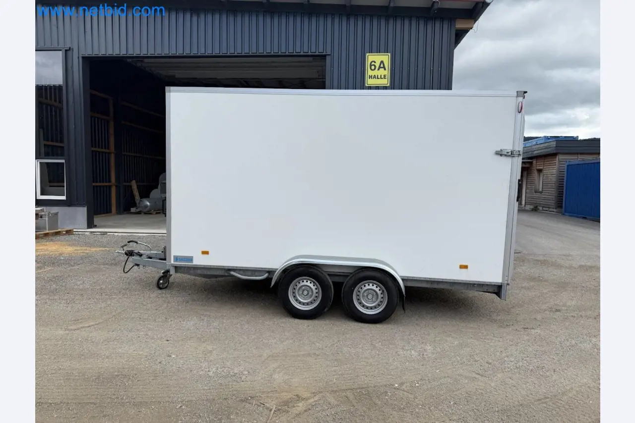 Passenger car tandem trailer Hapert SAPPHIRE TA/C39B/302 and passenger car plateau tandem trailer Eduard P4-20