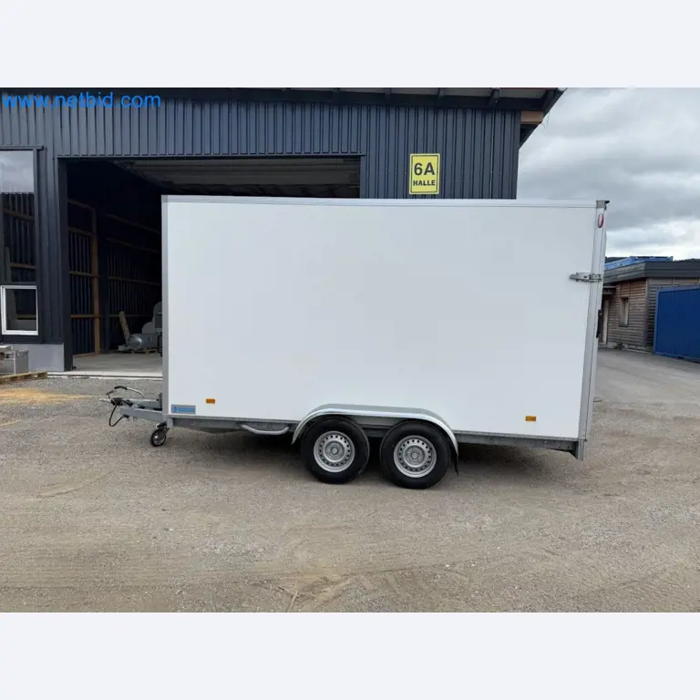 Passenger car tandem trailer Hapert SAPPHIRE TA/C39B/302 and passenger car plateau tandem trailer Eduard P4-20