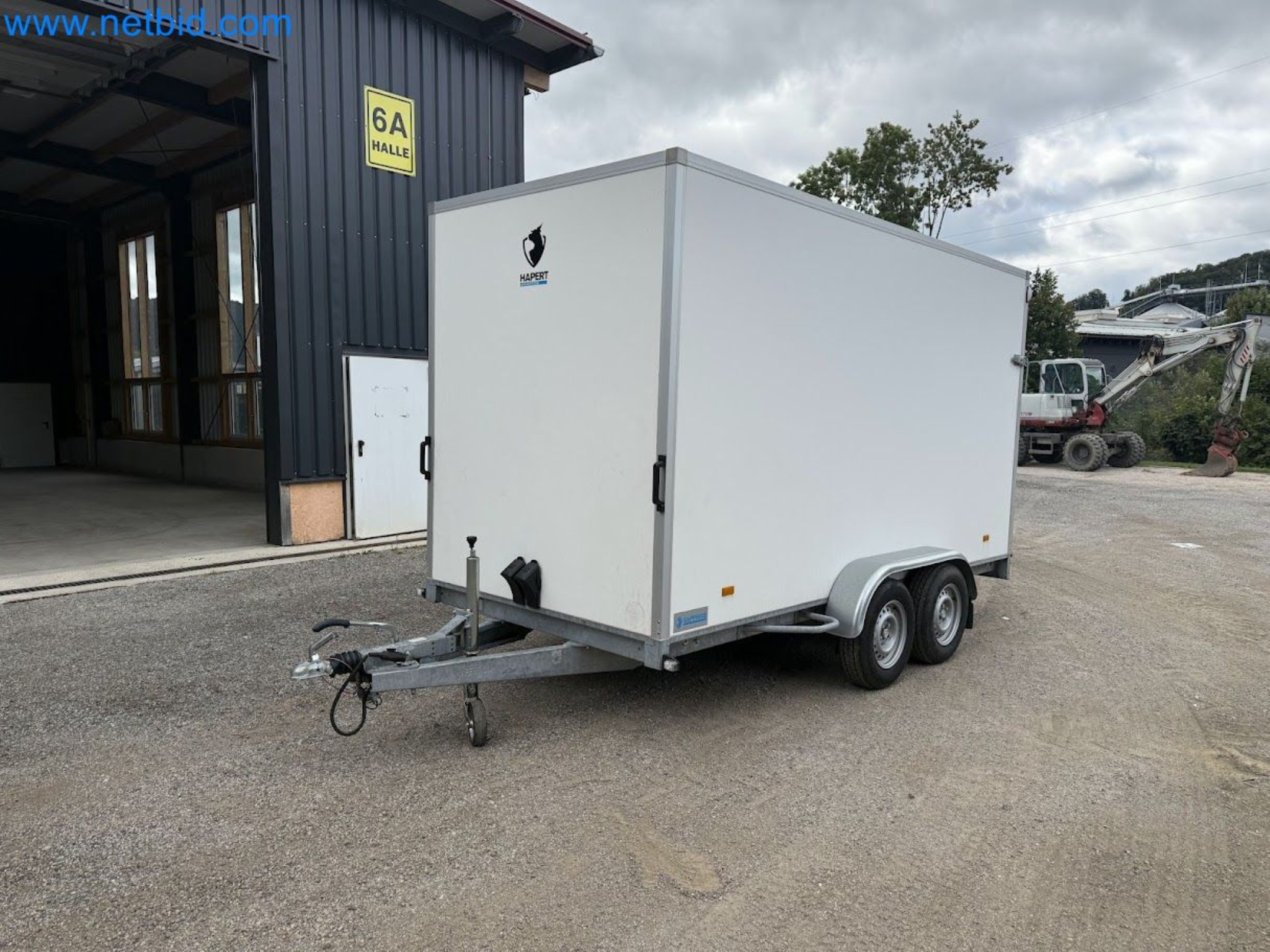 PKW Tandemanhänger Hapert SAPPHIRE TA/C39B/302 und PKW Plateau-Tandemanhänger Eduard P4-21