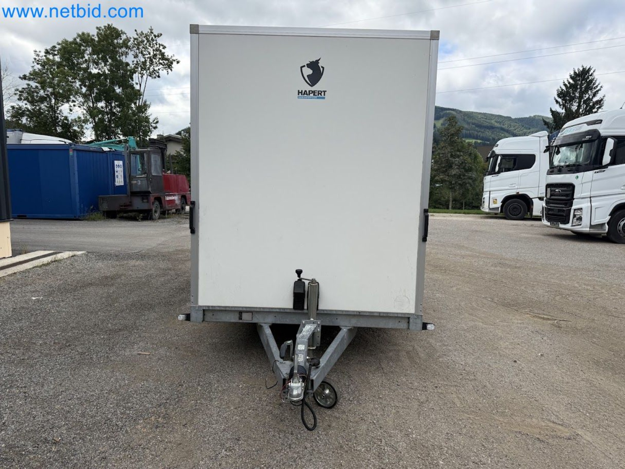 PKW Tandemanhänger Hapert SAPPHIRE TA/C39B/302 und PKW Plateau-Tandemanhänger Eduard P4-22