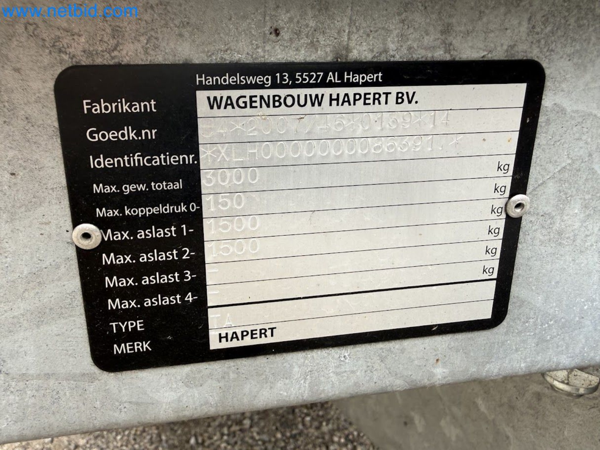 PKW Tandemanhänger Hapert SAPPHIRE TA/C39B/302 und PKW Plateau-Tandemanhänger Eduard P4-2