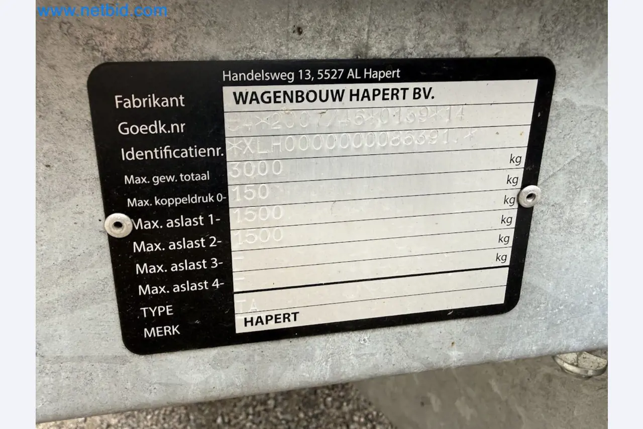 Passenger car tandem trailer Hapert SAPPHIRE TA/C39B/302 and passenger car plateau tandem trailer Eduard P4-2