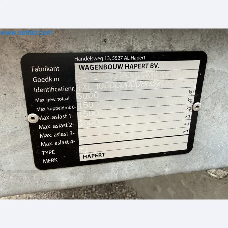 Passenger car tandem trailer Hapert SAPPHIRE TA/C39B/302 and passenger car plateau tandem trailer Eduard P4-2