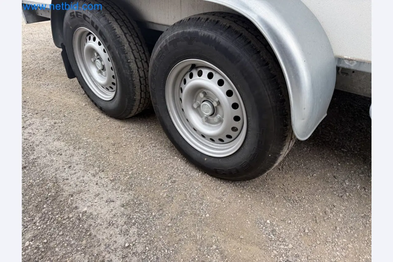 Passenger car tandem trailer Hapert SAPPHIRE TA/C39B/302 and passenger car plateau tandem trailer Eduard P4-4