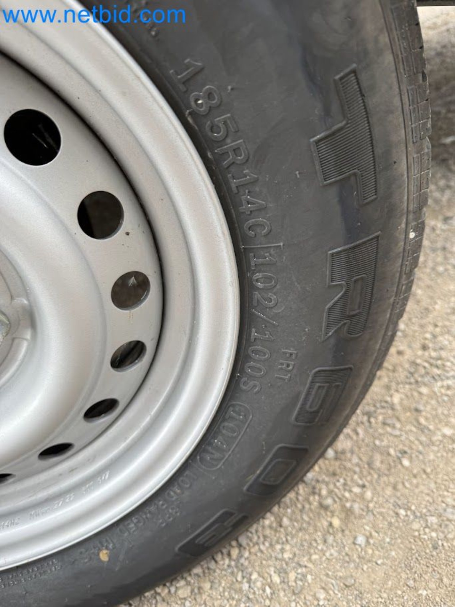 PKW Tandemanhänger Hapert SAPPHIRE TA/C39B/302 und PKW Plateau-Tandemanhänger Eduard P4-5