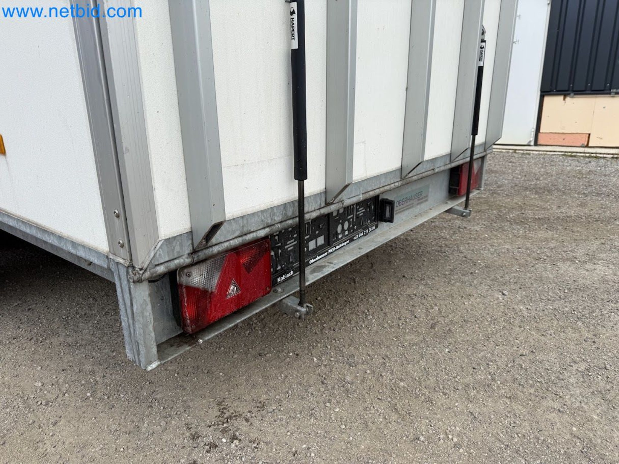 PKW Tandemanhänger Hapert SAPPHIRE TA/C39B/302 und PKW Plateau-Tandemanhänger Eduard P4-6