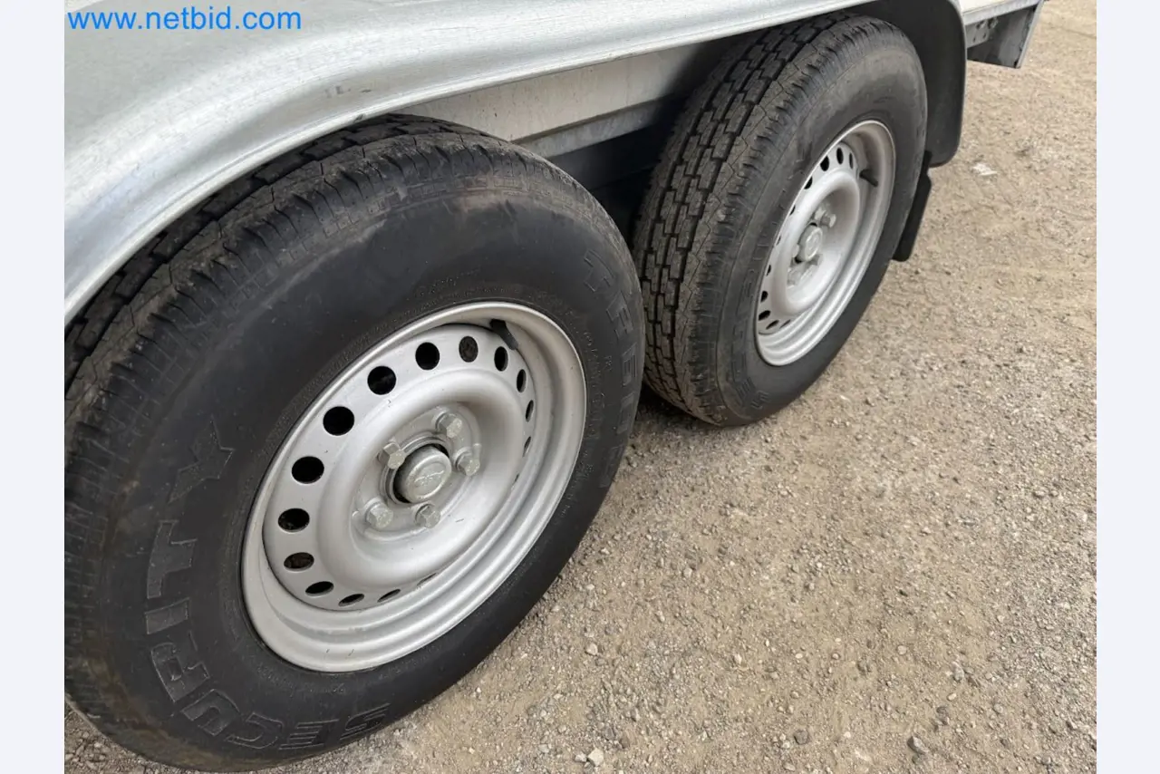 Passenger car tandem trailer Hapert SAPPHIRE TA/C39B/302 and passenger car plateau tandem trailer Eduard P4-7